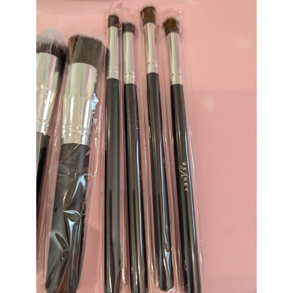 Nine unused Beakey Makeup Brushes - Picture 3 of 4